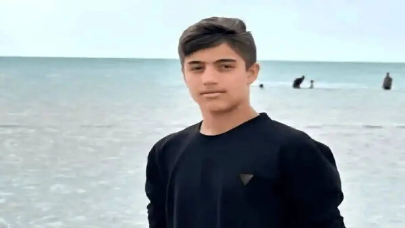 شغل پسر نماینده مجلس پس از فوتش معلوم شد  -  صحبت های احساسی نماینده مردم لردگان بالای سرجنازه پسرش  -  او کارگر پیک موتوری بود  -  به پسرم گفتم جایی نگو...