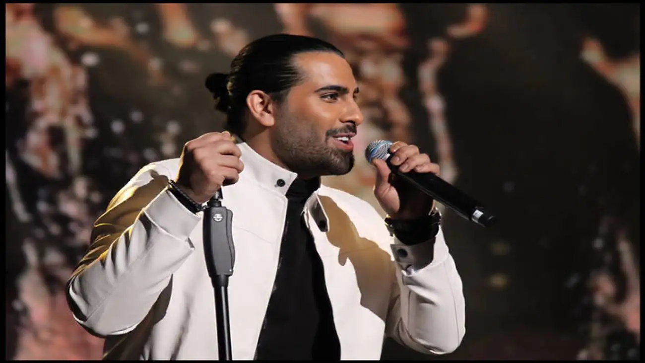 ویدیو  -  حمله یک هوادار به خواننده ایرانی حین اجرای کنسرت