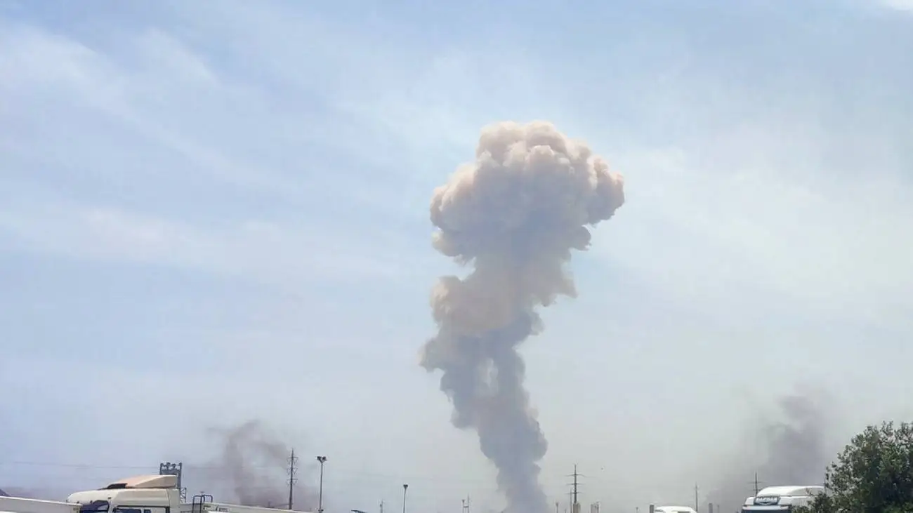 ویدیو  -  انفجارهای مهیب در چلیابینسک روسیه در محل تولید مهمات برای توپخانه های لوله ای و دریایی