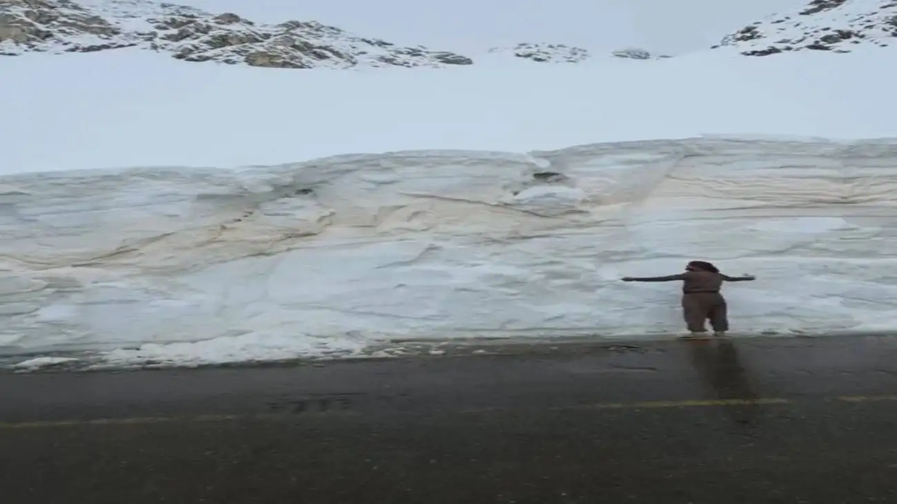 شاهکار زمستان در بام کردستان