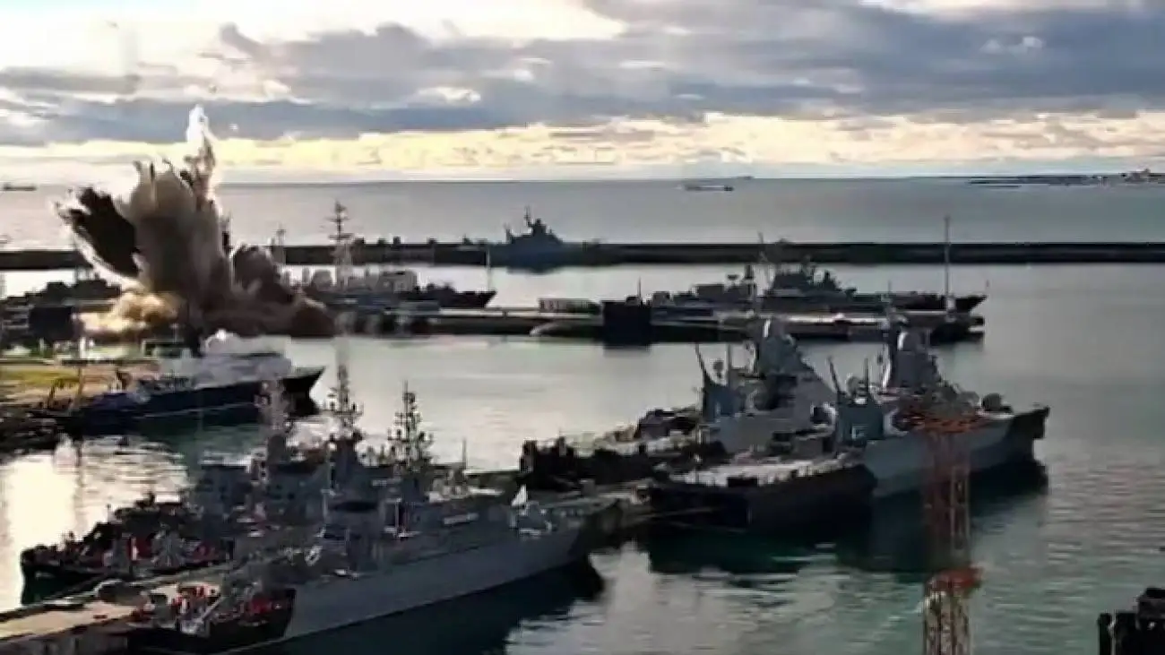 حمله به یک زیردریایی با شهپادهای نوزاد دریا + تصویر  -  اوکراین مدعی از کار انداختن یک زیردریایی روسیه شد