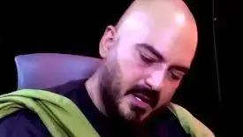 نیما شاهرخ شاهی در هنگام مصاحبه به گریه افتاد