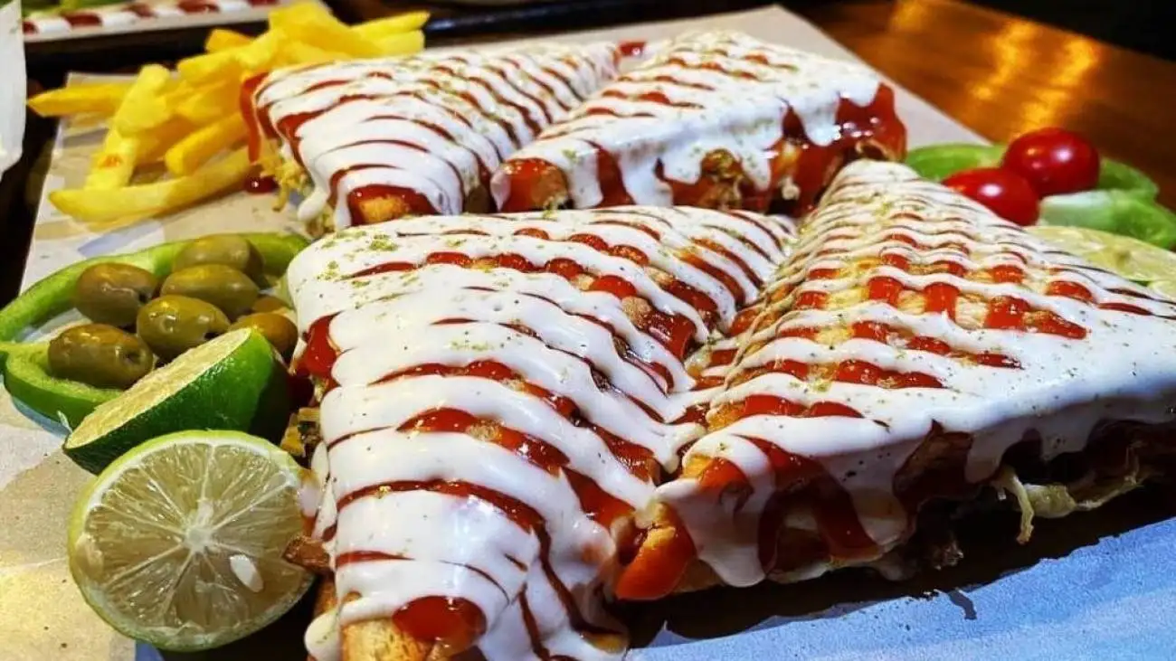 روش تهیه اسنک کالباس با ماهیتابه و ساندویچ ساز + نکات و فوت وفن