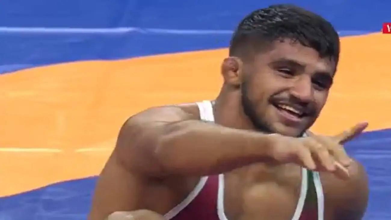 ویدیو  -  طلای اول فرنگی دشت شد؛ تکمیل شگفتی سای فخری و ایستادن بر بام جهان با مدال طلا