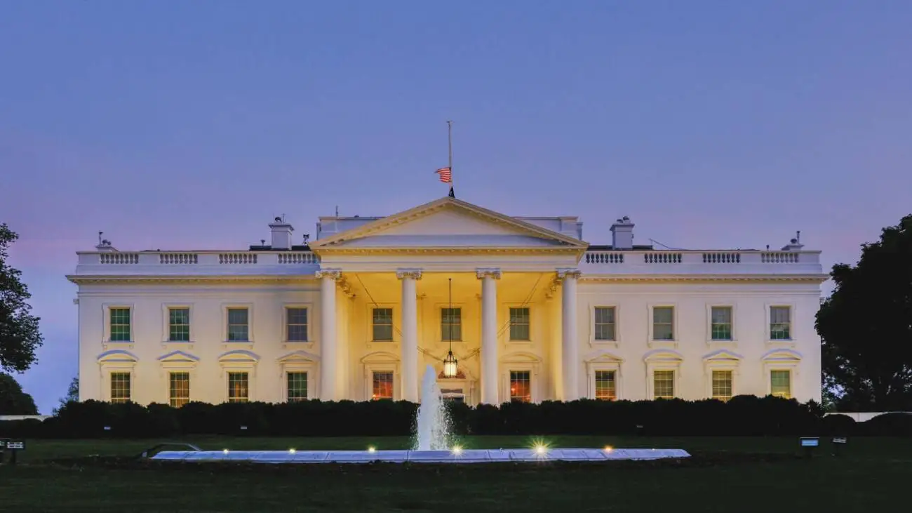 ما سالن رقص می سازیم، شما صرفه جویی کنید