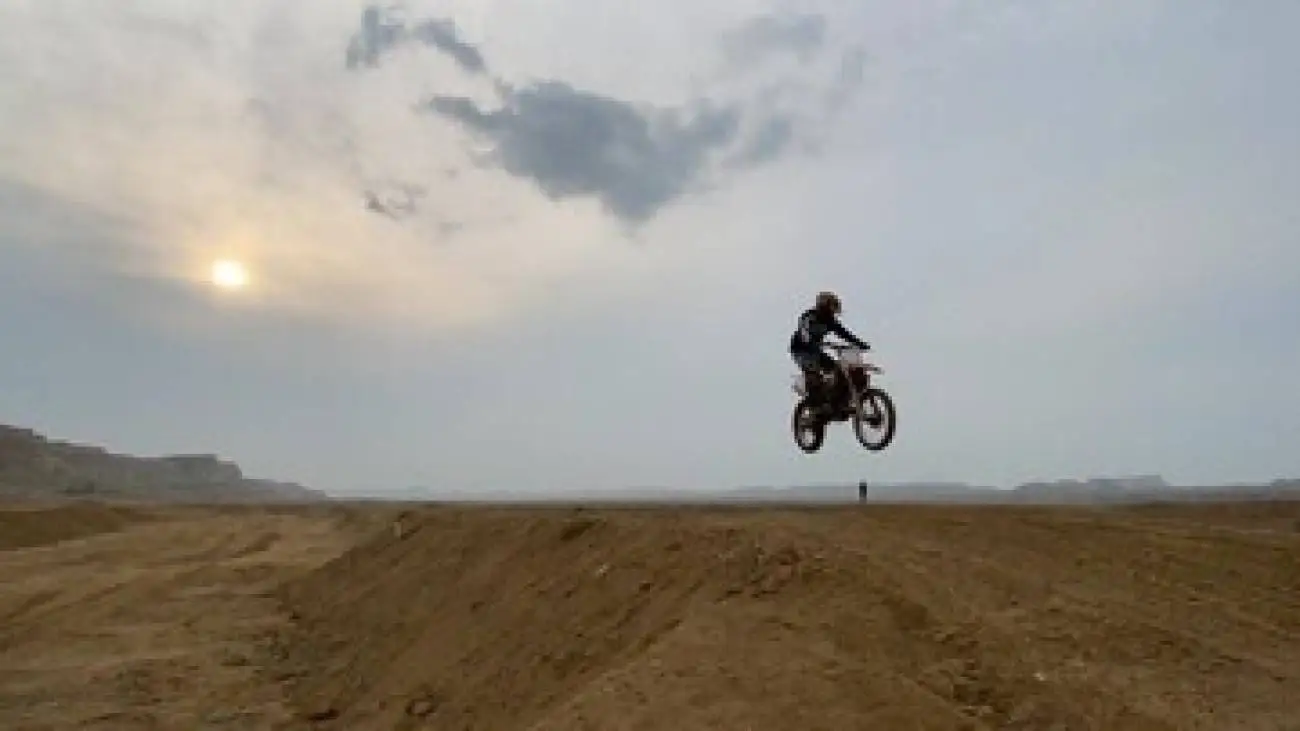 جولان دختران موتورسوار در آزادی