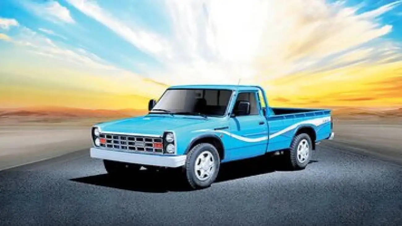 تصویر  -  خلاقیت خنده دار عروس و داماد ایرانی برای تزئین نیسان به عنوان ماشین عروس