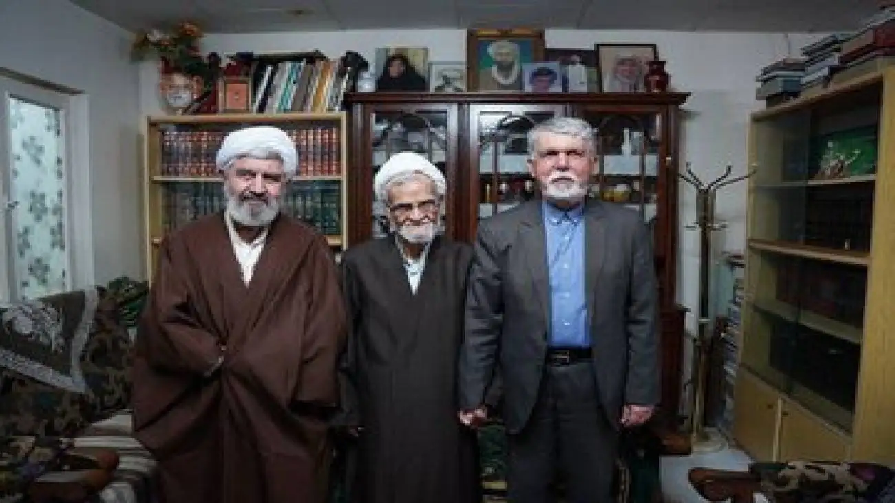دیدار نوروزی وزیر فرهنگ و ارشاد اسلامی با حجت الاسلام حجتی کرمانی -  (قلبا کسی را به اندازه رهبری دوست ندارم!)