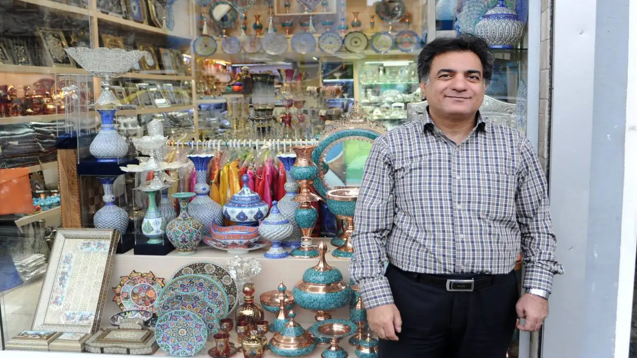 جلوه گری صنایع دستی در خیابان ویلا