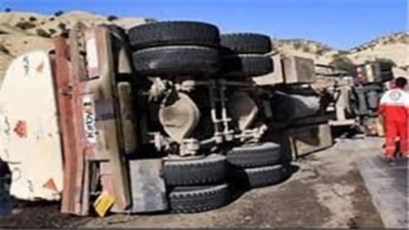 واژگونی تریلی حامل گندم در جادهٔ نهبندان–زاهدان + ویدئو