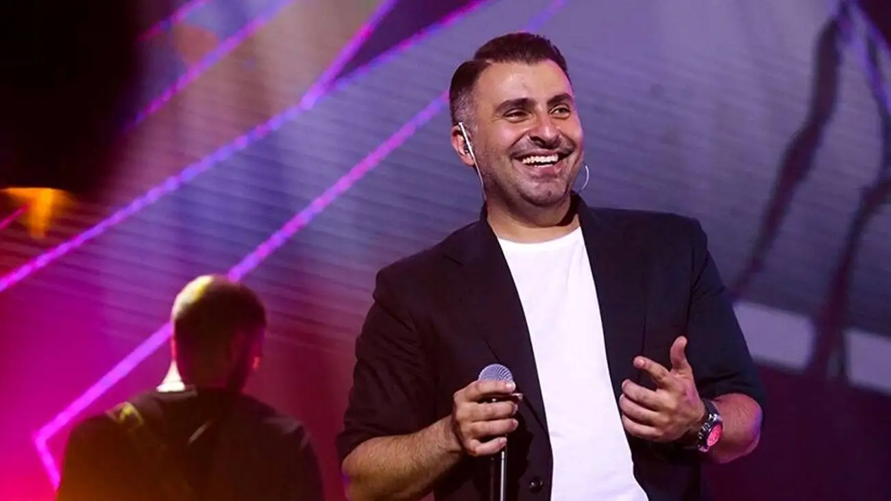 فیلم آواز باشکوه علیرضا  طلیسچی -   نور بارون اومد و یادم داد خوند کنسرت به لرزه درآمد !