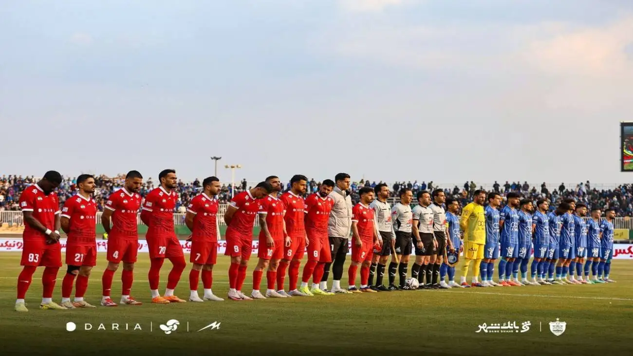 ویدیو  -  آقایان مدیر تحویل بگیرید؛ ویدئوی جنجالی که از حاشیه دربی در اراک وایرال شد!