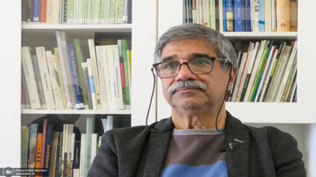 واکنش یک استاد دانشگاه به صحبت های چمران درمورد دست فروشان -  دستفروشان بی پناه در مقابل جنگ اقتصادی امریکا را قانون شکن  می دانند!