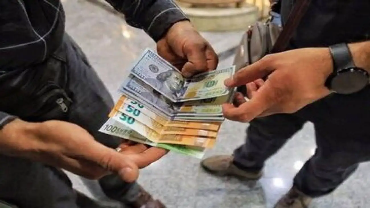 پیش بینی یک اقتصاددان درمورد عقب نشینی دلار تا این سطح قیمتی -  سعادت: قیمت دلار 22 درصد ارزان شد