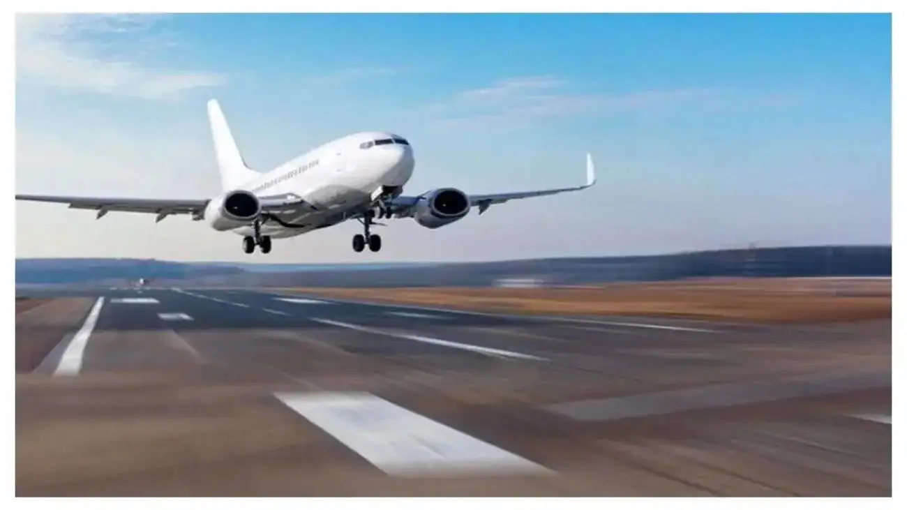 ویدیو  -  لحظه فرود هواپیما در فرودگاه دشت ناز ساری