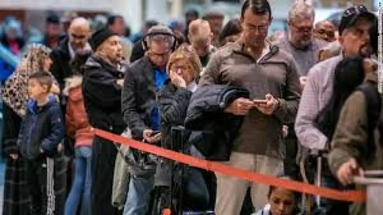 وضعیت میلیون ها کارمند فدرال بعد از تعطیلی دولت آمریکا + ویدئو