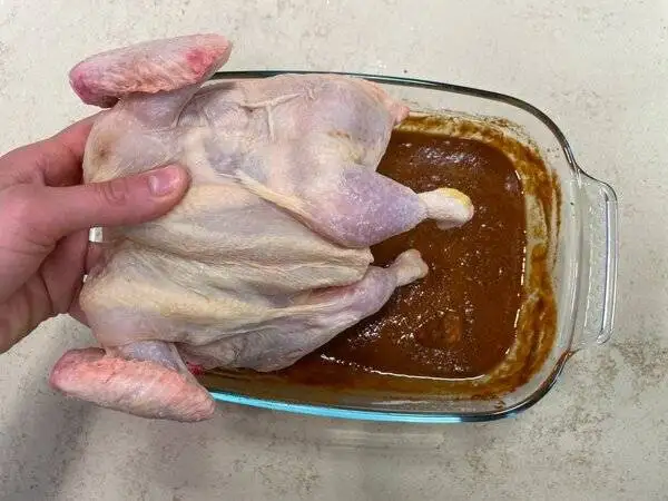 خروس سرخ شده با مرینیت ویژه در کنار سیب زمینی برشته - مراحل کامل روش تهیه + تصاویر