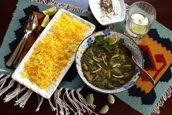 درست کردن خورشت چاقاله بادام؛ غذای خوشمزه بهاری
