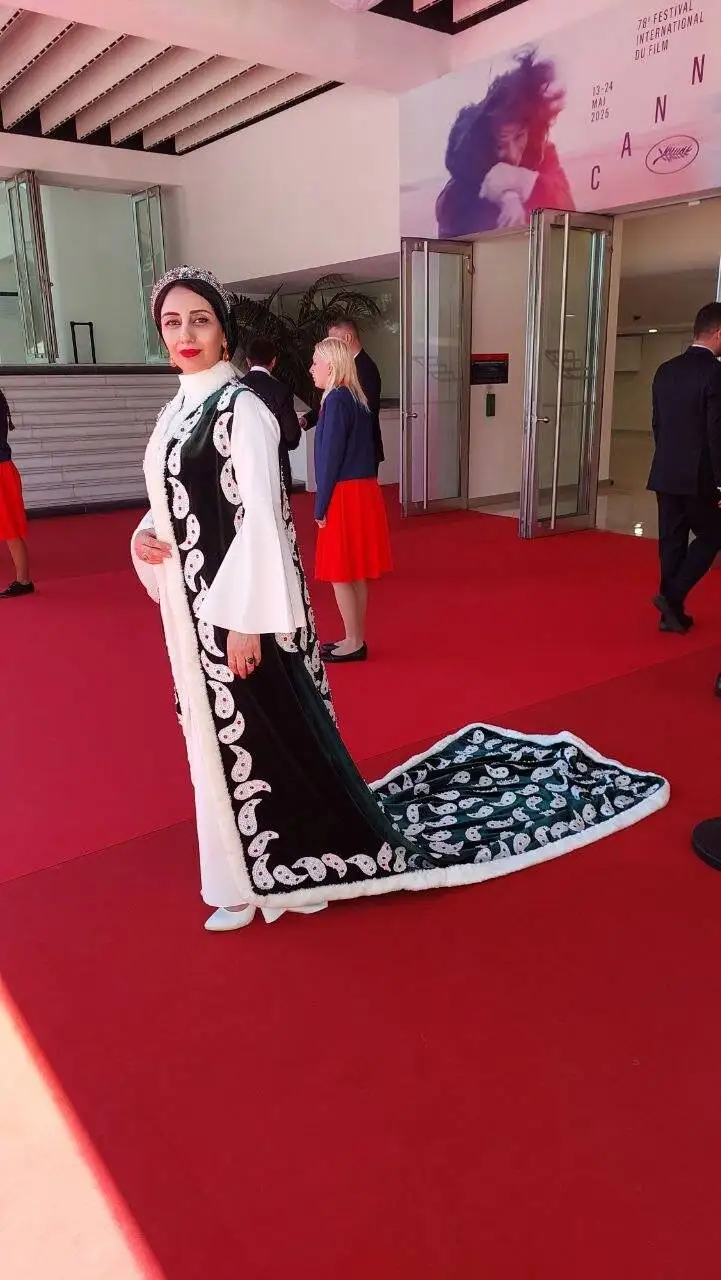 فرش قرمز کن زیر پای بانو و طراح مد ایرانی 
