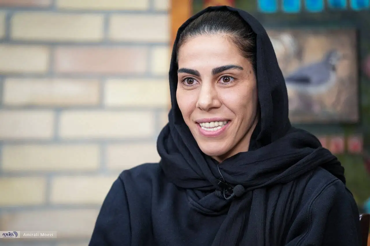 افشاگری های کاپیتان در کافه خبر - از عشق به عابدزاده تا پوشیدن پیراهن استقلال! - قهرمان های بی تصویر؛ چرا کسی این زنان را نمی بیند؟