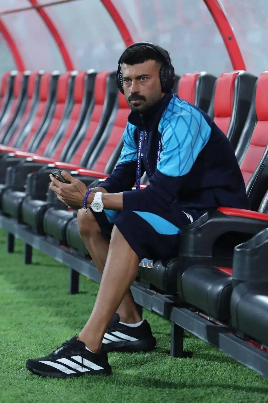 عکس - استایل ویژه رامین رضاییان روی نیمکت استقلال