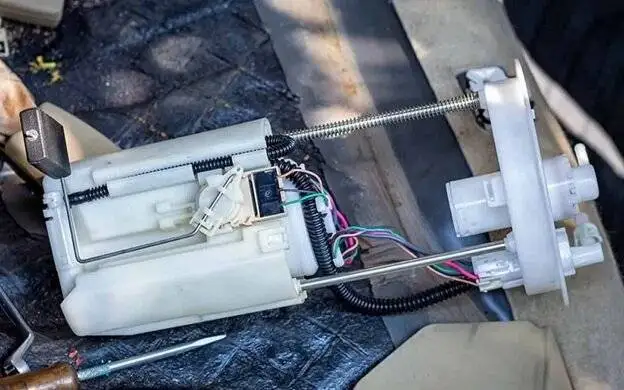 علائم خرابی پمپ بنزین خودرو و راه های برطرف کردن آن