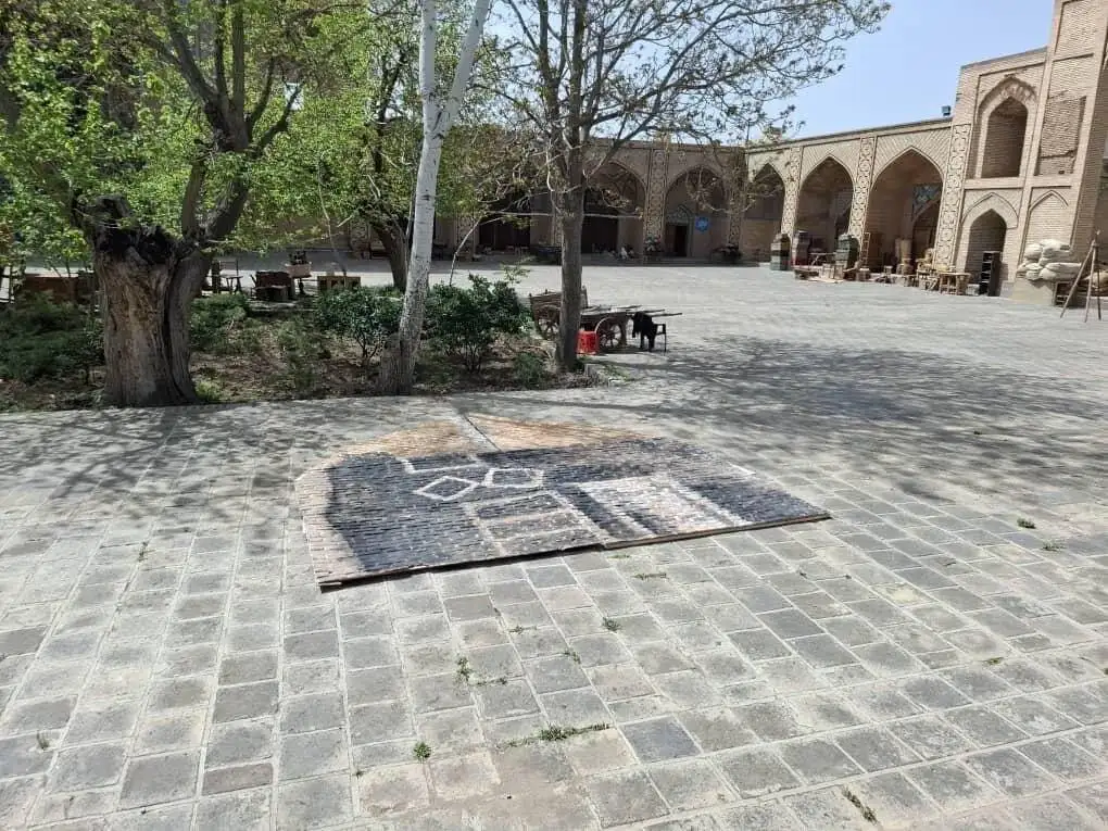 عوامل فیلمسازی به دیوار دوره قاجار میخ می کوبند و نمی دانند آسیب است - در دوران آقای ضرغامی بیشترین آسیب ها به آثار تاریخی وارد شد