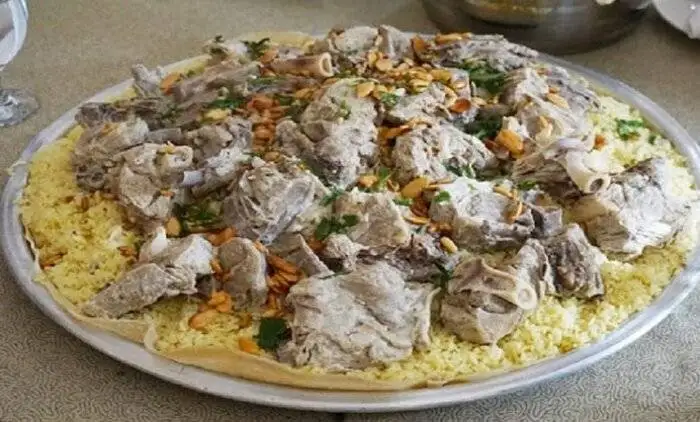 درست کردن منسف؛ غذای محلی و لذیذ اردنی