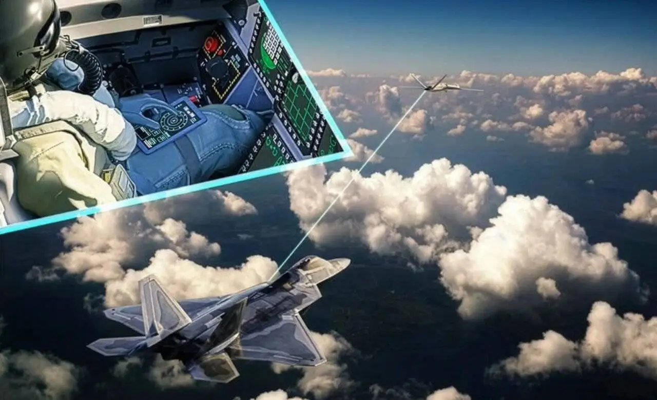 شروع عصر فرماندهی هوشمند در جنگ های هوایی - جنگنده f22 در حال پرواز، پهپادها را فرماندهی کرد