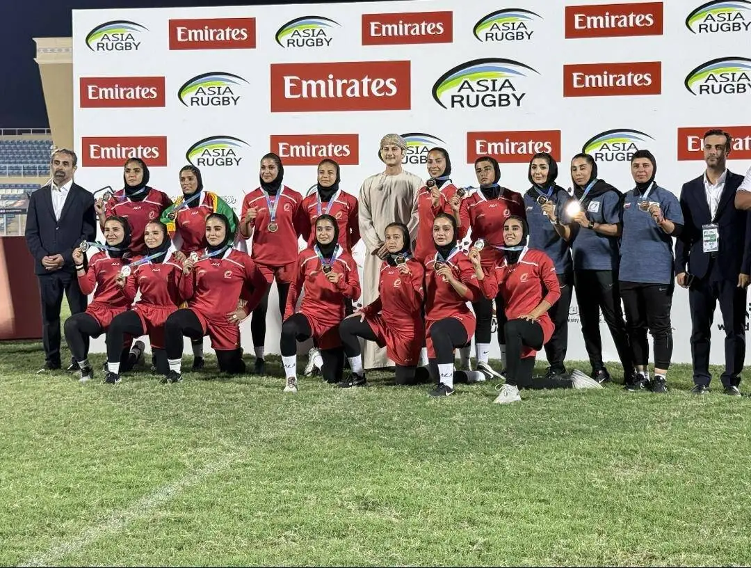 عکس - برق نقره تاریخی بر گردن دختران ایران