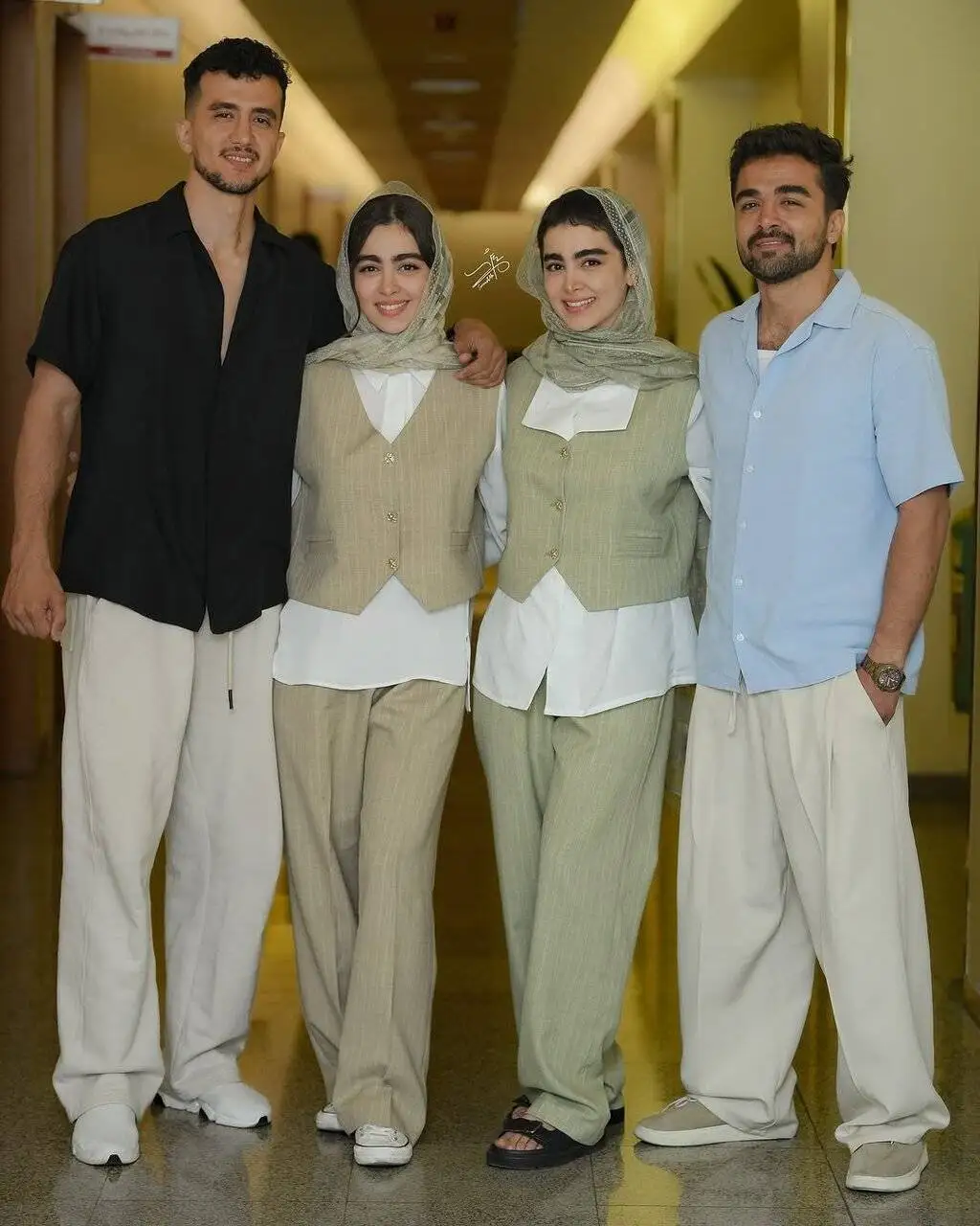 تصویر - دختران نقی معمولی و بردارانشان
