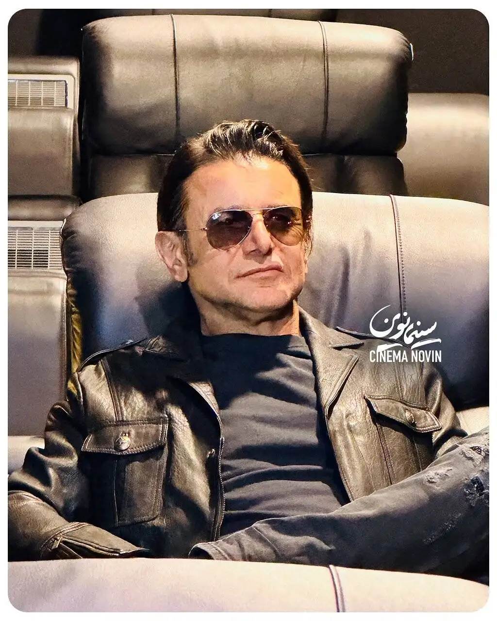 تیپ متفاوت امین حیایی در اصفهان با کاپشن چرم + عکس