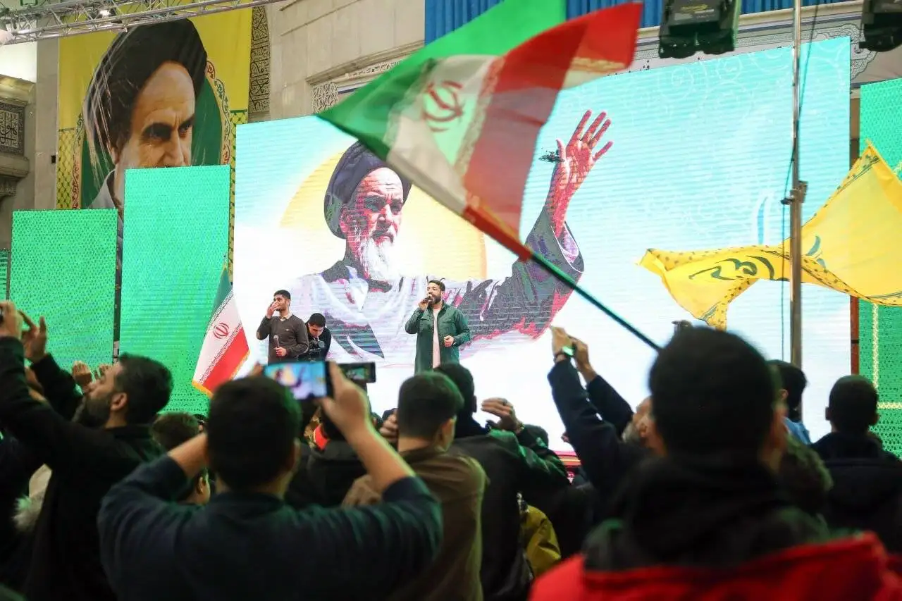 خبر نسل چهارم، پای کار انقلاب