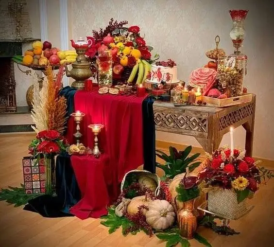 تازه عروس ها بخوانند: شیک ترین مدل دیزاین سفره یلدا + منوی کامل شام برای درخشیدن در نخستین یلدای مشترک