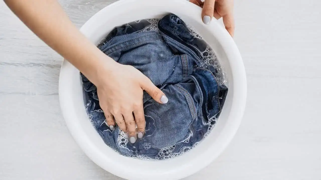شستشوی شلوار جین؛ نکته طلایی برای حفظ رنگ و فرم جین