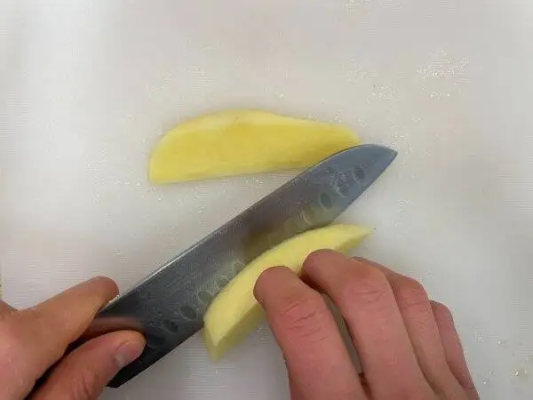 خروس سرخ شده با مرینیت ویژه در کنار سیب زمینی برشته - مراحل کامل روش تهیه + تصاویر