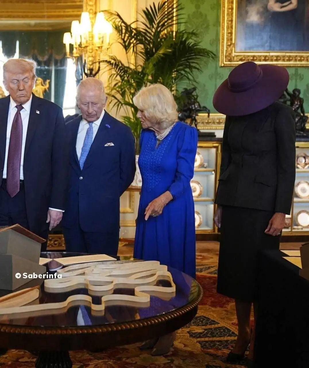 تصویر - استایل جالب ملانیا در کنار خانواده سلطنتی بریتانیا!