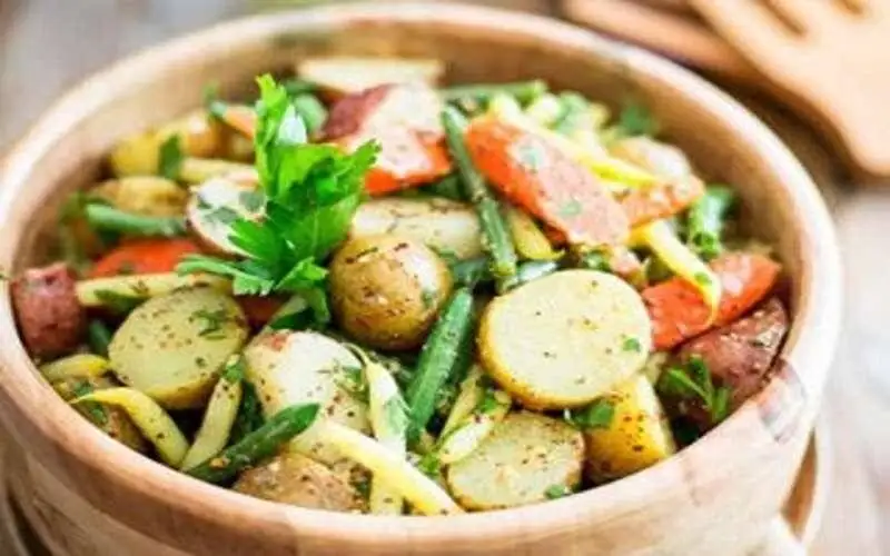 درست کردن سالاد سیب زمینی اتریشی + ترفندهای جدید
