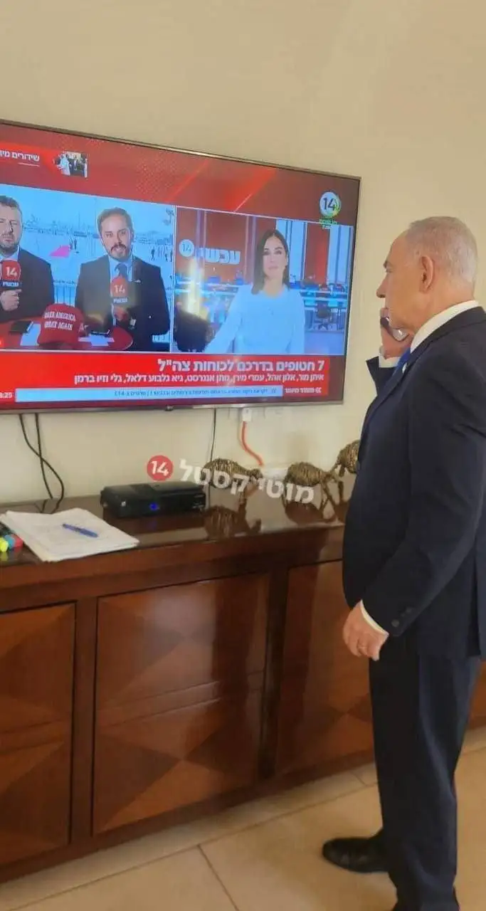 تصویر - نتانیاهو در حال نظارت بر فرایند تبادل اسرا