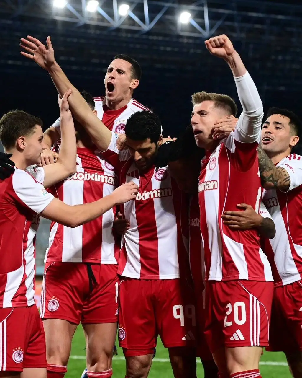 تصویر - قهرمانی المپیاکوس با گلزنی مهدی طارمی؛ اولین جام ستاره ایرانی در یونان