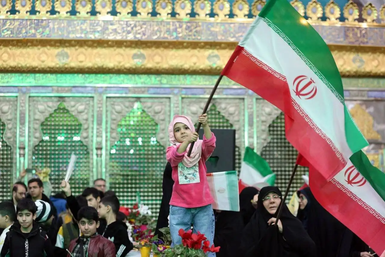 خبر نسل چهارم، پای کار انقلاب