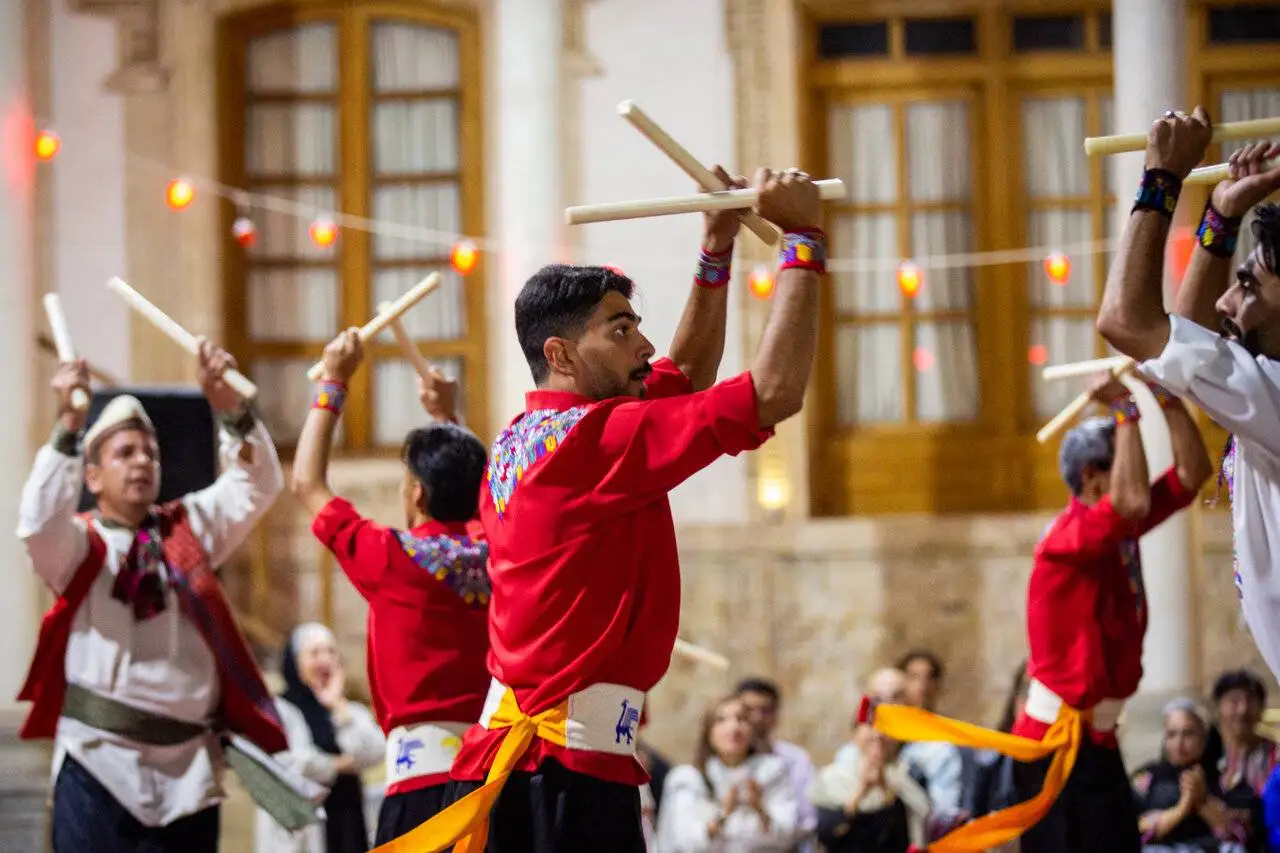 از سیاه بازی خردسالان تا اجرای هیجان انگیز زوج لافندباز گیلانی - عکس