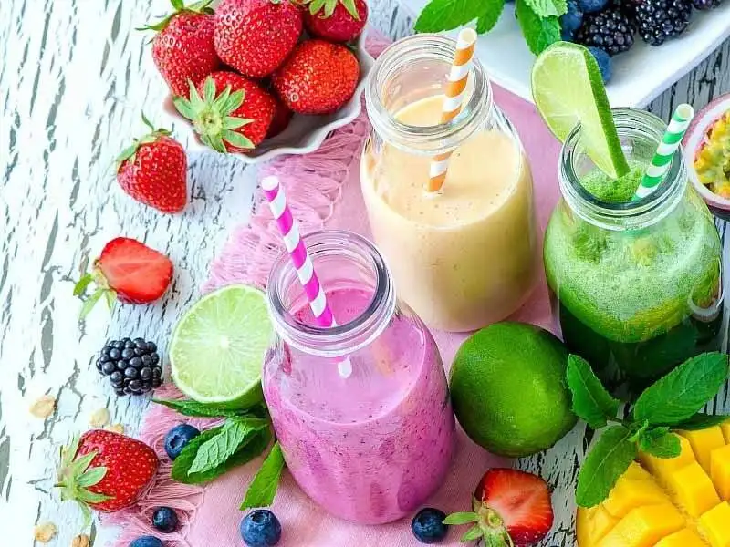 آب میوه یا اسموتی؛ کدام واقعا سالم تره؟