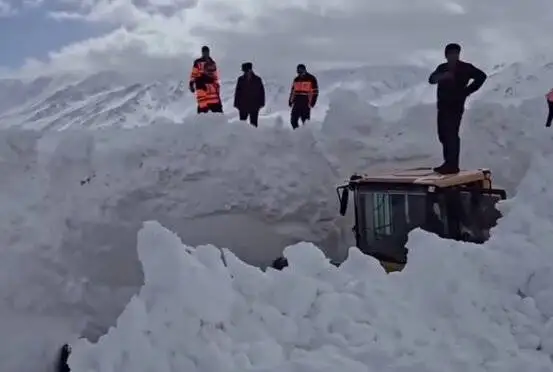 برفی که خاطره ها را زنده کرد + عکس و فیلم