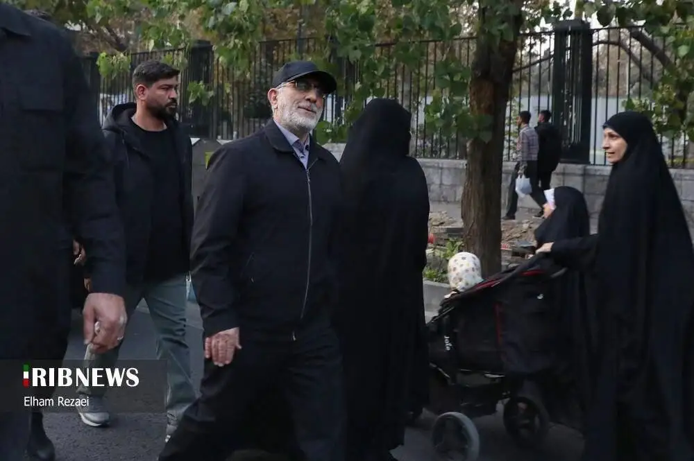 تصویری جالب از حضور سردار قاآنی فرمانده نیروی قدس سپاه در راهپیمایی حجاب