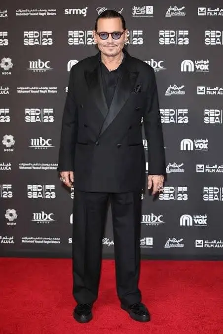 از جانی دپ تا آنتونی هاپکینز؛ چرا ستاره ها این روزها راه جده را در پیش گرفته اند؟