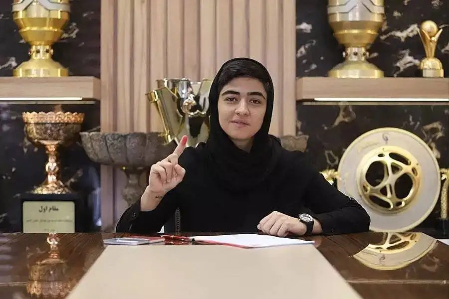 تصویر - قرارداد ستاره پرسپولیس تمدید شد