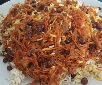 رشته پلو نوستالژیک با کشمش سرخ شده بدون گوشت به روش مادربزرگ ها