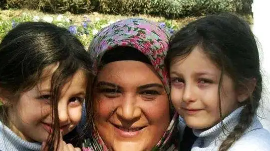 تغییر چهره چشم نواز سارا و نیکا فرقانی، دوقلوهای دوست داشتنی پایتخت در 20 سالگی و تفریح لاکچری در سوئد