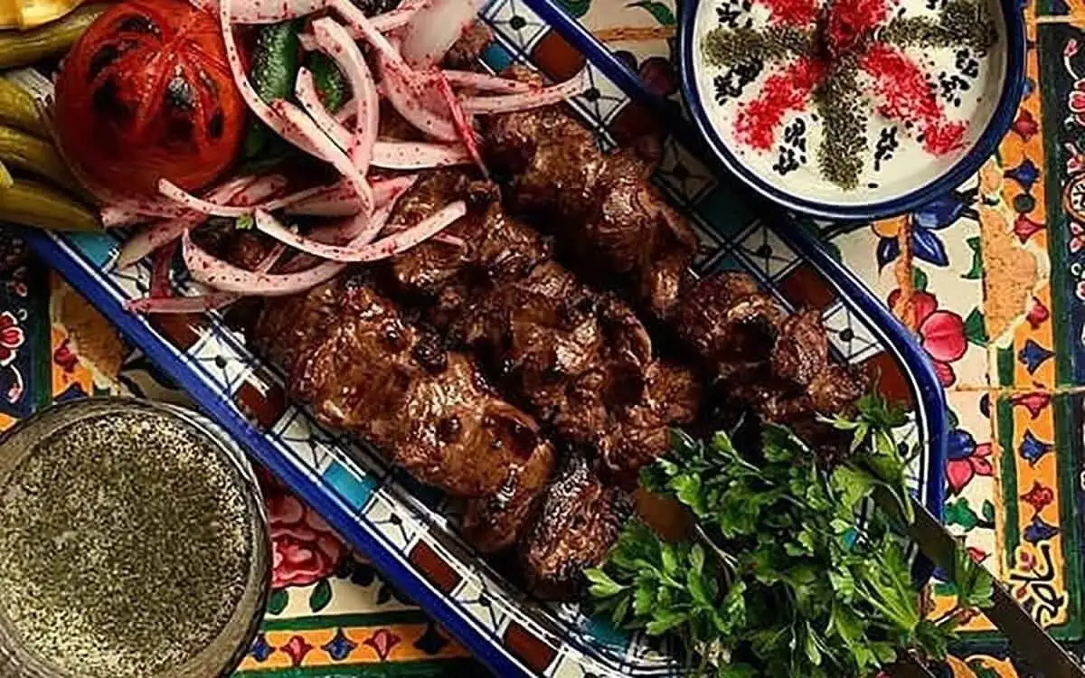 درست کردن کباب بستکی ؛ طعم آتشین جنوب روی نان داغ